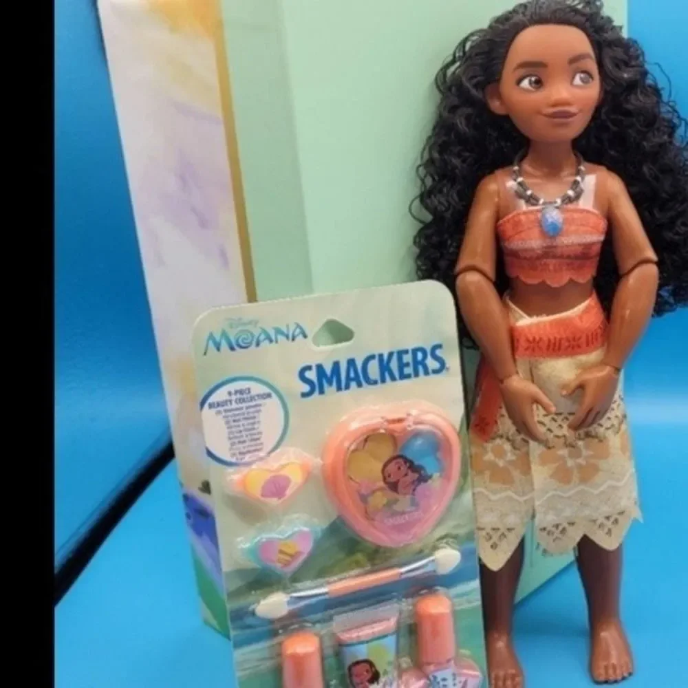 Disney Moana Gift Set doll Lipsmackers